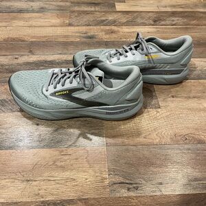 Men’s Brooks Adrenaline GTS 24 sneakers